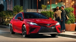 Mặt ca lăng xe ô tô Toyota Camry
