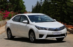 Mặt ca lăng ô tô Toyota Corolla Altis