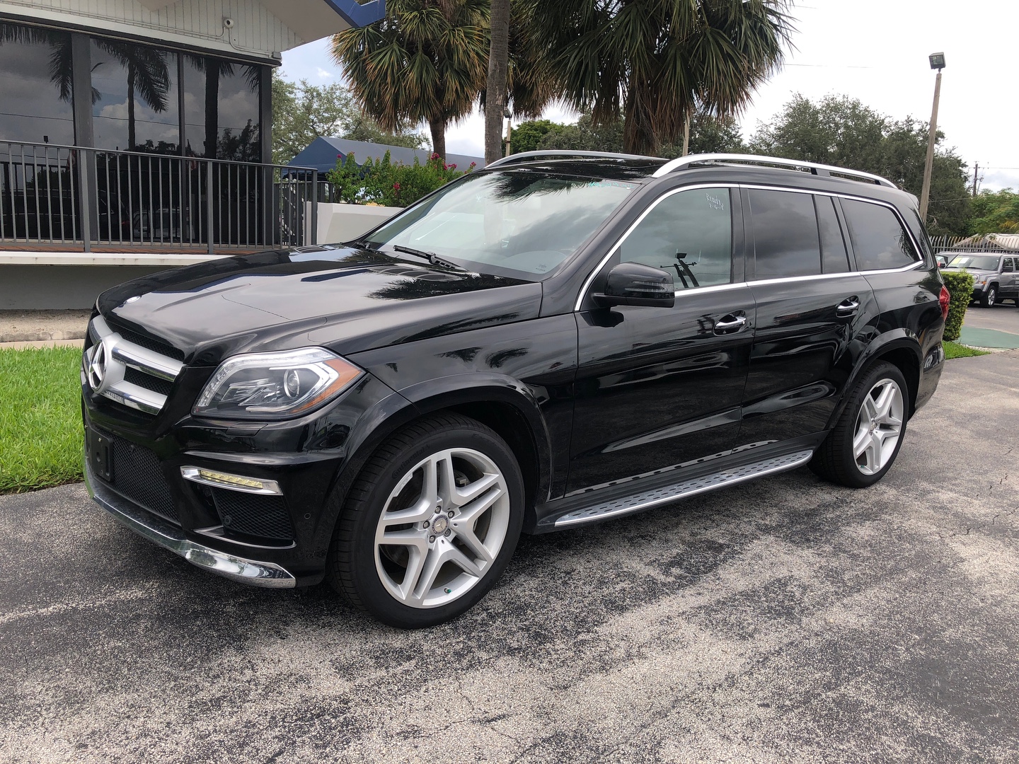 Xe ô tô Mercedes GL550: Thông tin chi tiết