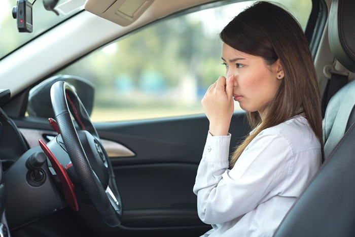 Mùi hôi trên xe ô tô: Nguyên nhân và Cách xử lý hiệu quả