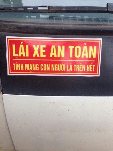 Xe ô tô trên đường: Kinh nghiệm lái an toàn