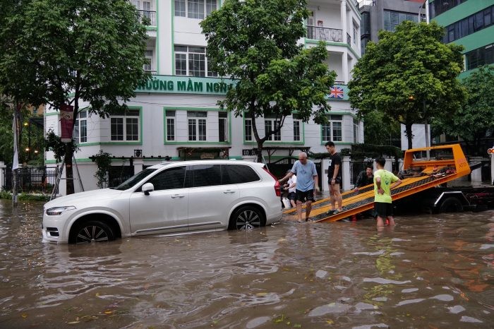 Nội thất xe ô tô bị hư hại do ngập nước