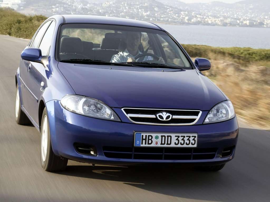 Cứu hộ, thay lốp xe ô tô Daewoo Gentra tận nơi Hà Nội