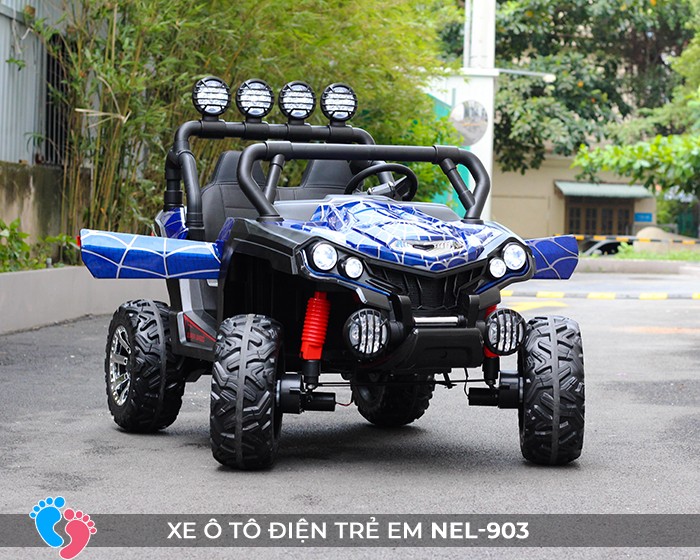 Xe ô tô địa hình NEL-903 màu đỏ nhìn từ bên hông