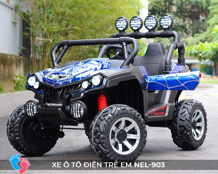Mặt trước của xe ô tô 4 động cơ NEL-903 Đèn pha và lưới tản nhiệt của xe ô tô 4 động cơ NEL-903