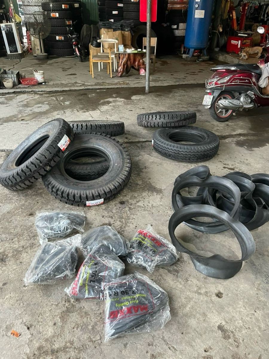 Các yếu tố như đường sá, thói quen lái xe và thời tiết ảnh hưởng đến độ bền của lốp