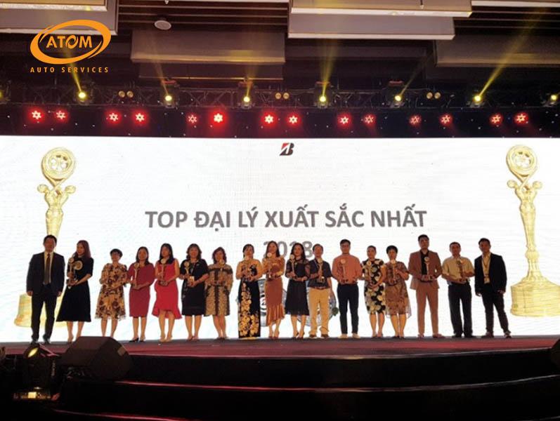 Hình ảnh giải thưởng tại ATOM Premium Auto Services (nguồn tham khảo về lốp xe ô tô Accent)