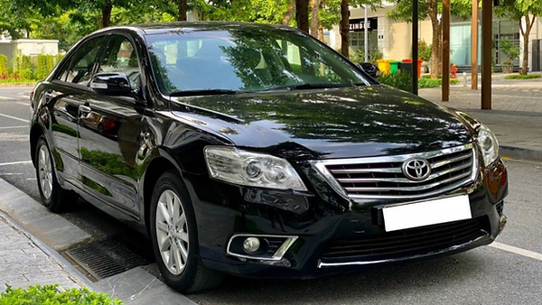 Xe ô tô Camry 05 chỗ: Thông tin cần biết khi mua xe cũ