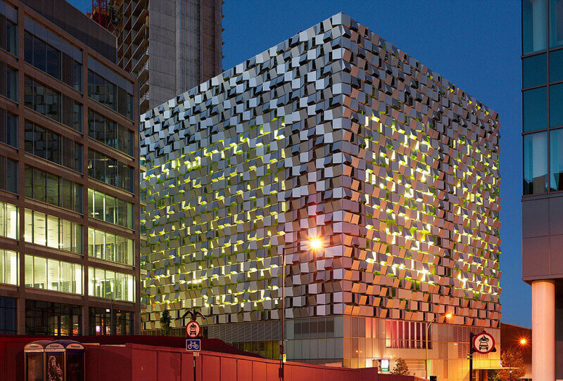 Bãi đỗ xe ô tô thông minh trên phố Charles, London, Anh