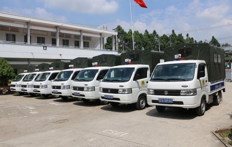 Hình ảnh xe ô tô chuyên dụng Suzuki được bàn giao cho Công an các xã biên giới An Giang
