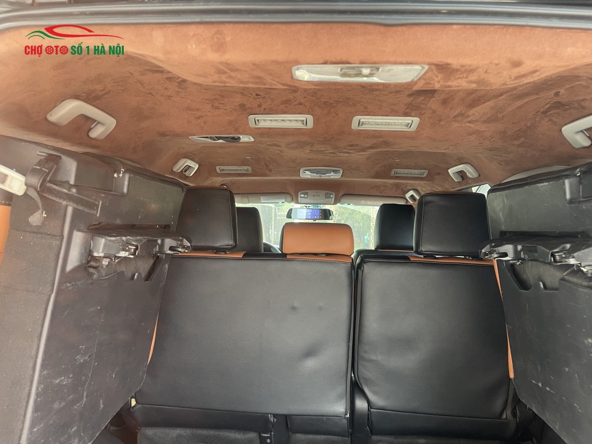 Khoang hành lý xe ô tô cũ số sàn Toyota Fortuner 2019