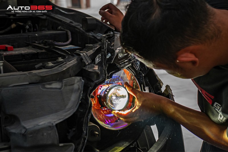 Xe Ô Tô Nâng Cấp Mới: Giải Pháp Ánh Sáng Tối Ưu
