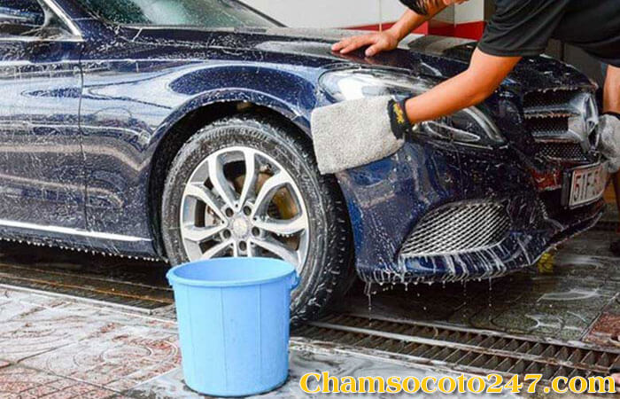 Rửa xe ô tô quận 1: Bảng giá tham khảo dịch vụ rửa xe