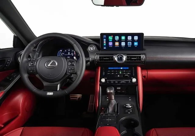 Khoang nội thất tinh tế và đầy đủ tiện nghi trên Lexus IS