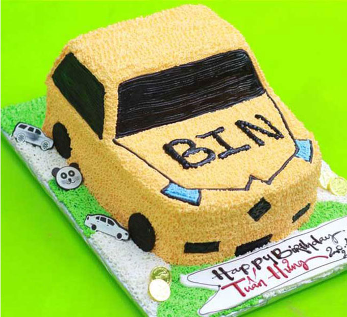 Bánh sinh nhật ô tô có in tên bé trai
