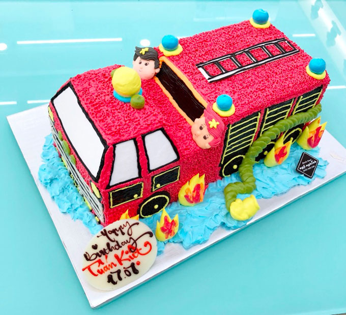 Bánh kem sinh nhật tạo hình xe cứu hỏa độc đáo
