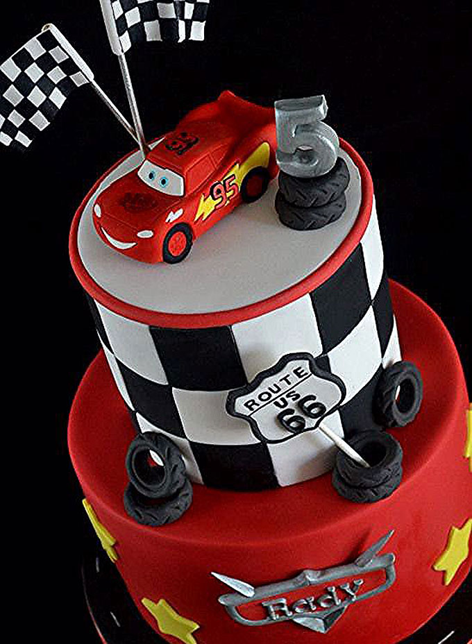 Bánh sinh nhật 2 tầng chủ đề McQueen
