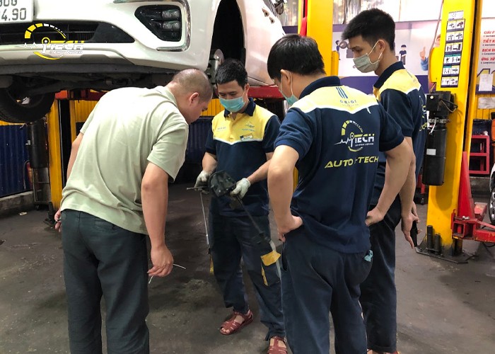 Trao đổi tình trạng xe Ford Ranger sau khi bảo dưỡng