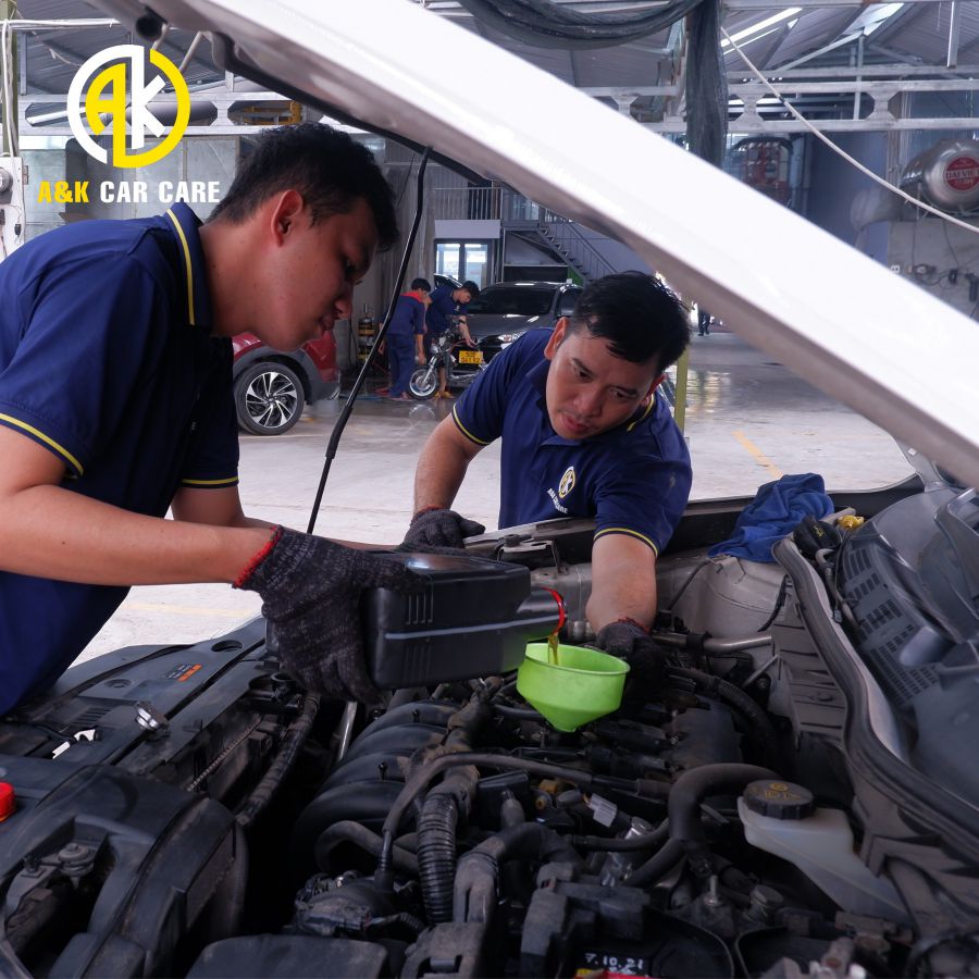 kiểm tra bảo dưỡng xe ô tô