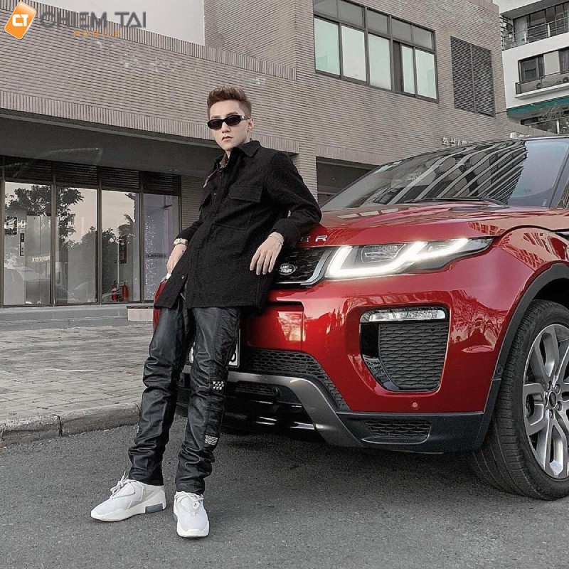 Cách tạo dáng chụp ảnh trên xe ô tô cực ngầu và cuốn hút