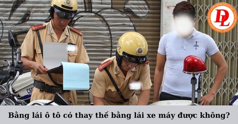 Hình minh họa bằng lái ô tô và bằng lái xe máy, làm rõ việc bằng ô tô không thay thế được bằng xe máy