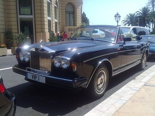 Chiếc Rolls-Royce Corniche IV màu xanh lá cây gắn biển số VIP 1