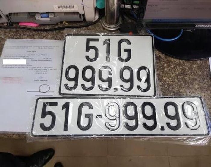 Biển số xe ô tô và xe máy tại Việt Nam với các ký hiệu số và chữ