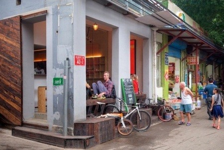 Anh Shannon Bufton tại quán cà phê xe đạp Serk