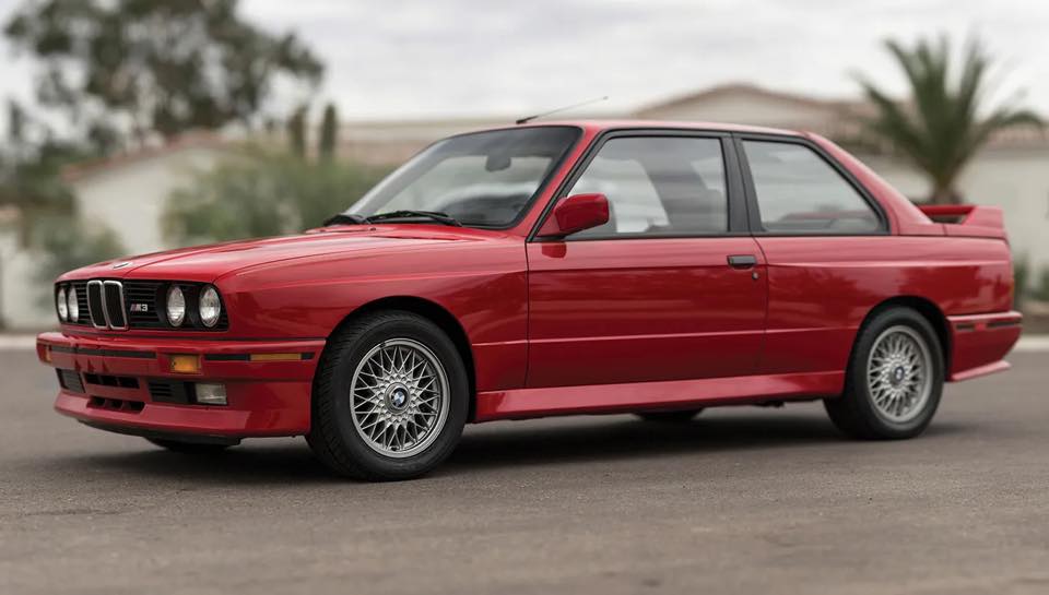 Chiếc BMW E30 cổ điển được phục chế ngoại thất tỉ mỉ