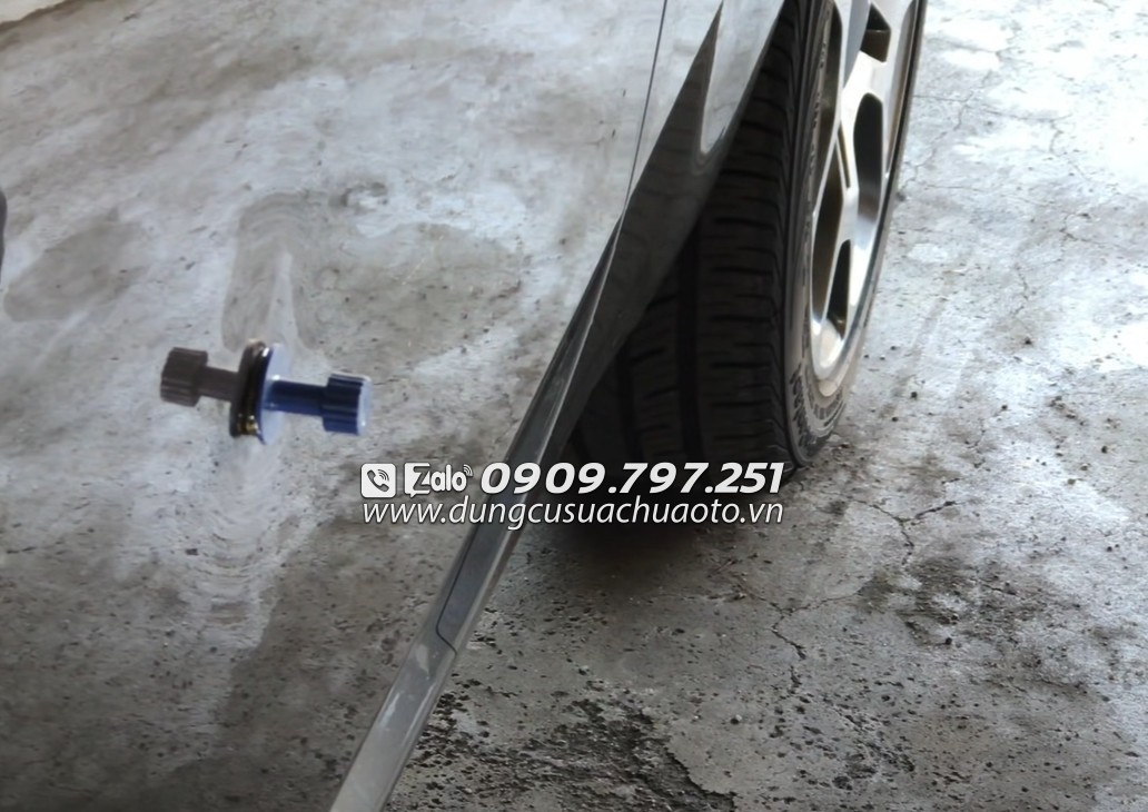 Sử dụng súng bắn keo nhiệt dán đầu kéo