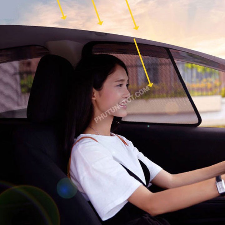 Rèm che nắng nam châm lắp đặt trên xe ô tô Mitsubishi