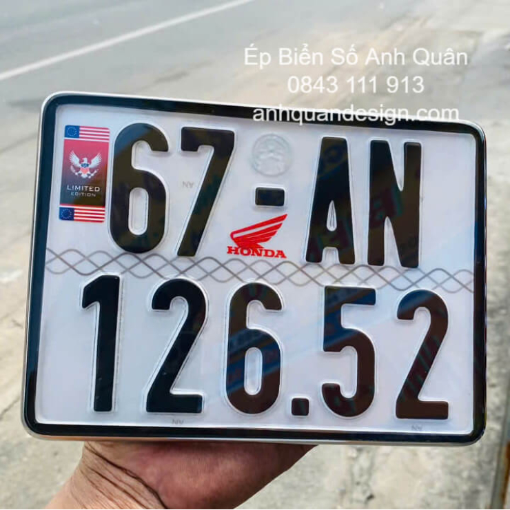 Ép biển số xe ô tô tphcm: Giải pháp bảo vệ xe