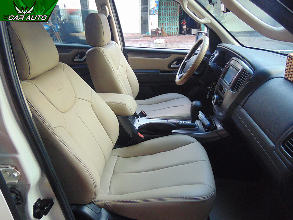 Mẫu ghế da nguyên bản trên xe Ford Escape
