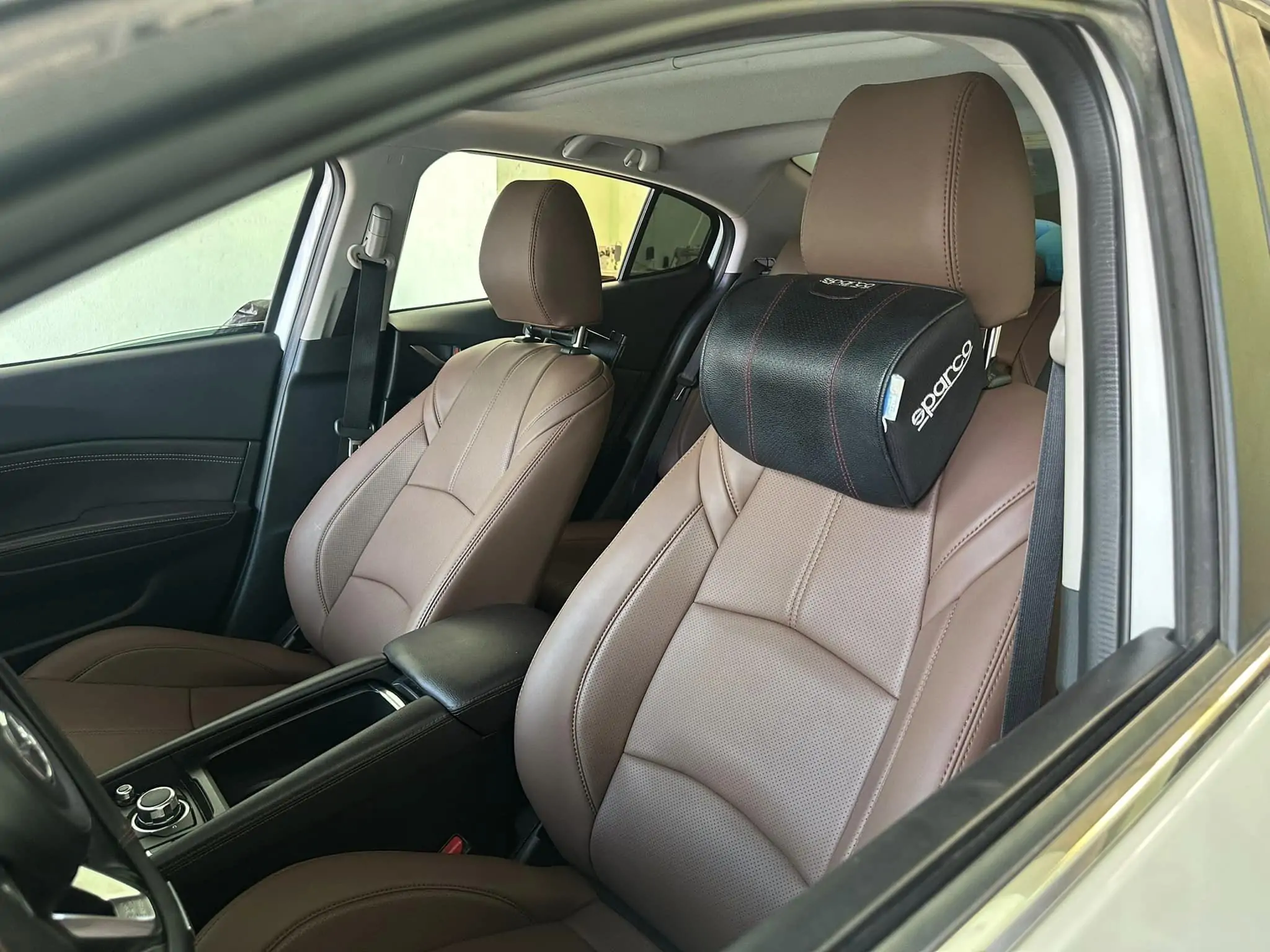 Cận cảnh đường may tinh tế trên bộ ghế da xe ô tô Mazda 3