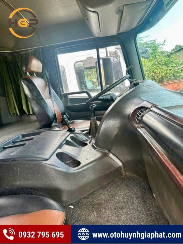 Khoang cabin tiện nghi của xe Hyundai HD1000 đời 2013