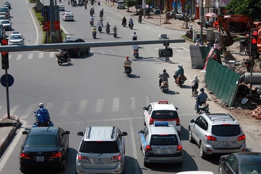 Các trường hợp cấm vượt xe ô tô và mức phạt