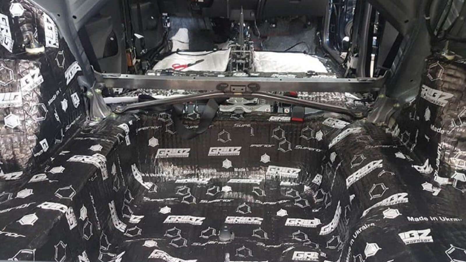 cách âm sàn xe hơi