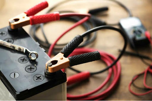 Lưu ý an toàn khi thực hiện cách câu bình ắc quy xe ô tô