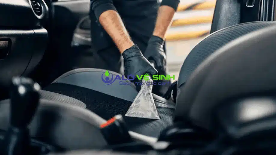 Hướng dẫn làm sạch và giặt nệm xe ô tô bằng chất liệu da hoặc simili