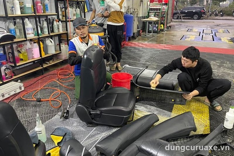 Vệ sinh nội thất xe ô tô