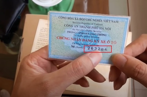 Kiểm tra giấy tờ xe ô tô thật giả: Kiểm tra số seri trên giấy đăng ký xe ô tô
