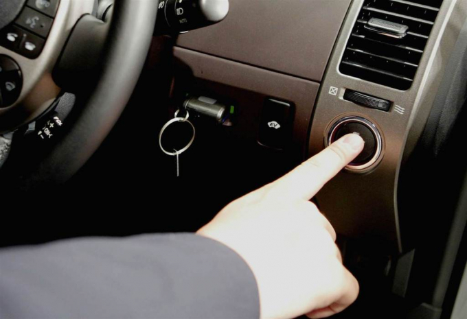 Nút bấm khởi động xe ô tô số tự động