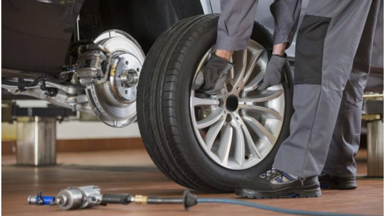 Vá Xe Ô Tô Gần Nhất: Hướng Dẫn Tìm Kiếm Và Xử Lý Khẩn Cấp