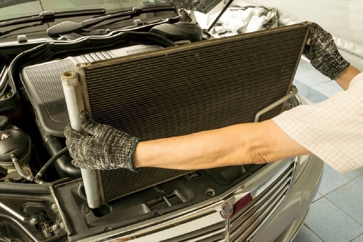 Vệ sinh lưới tản nhiệt xe ô tô: Hướng dẫn chi tiết