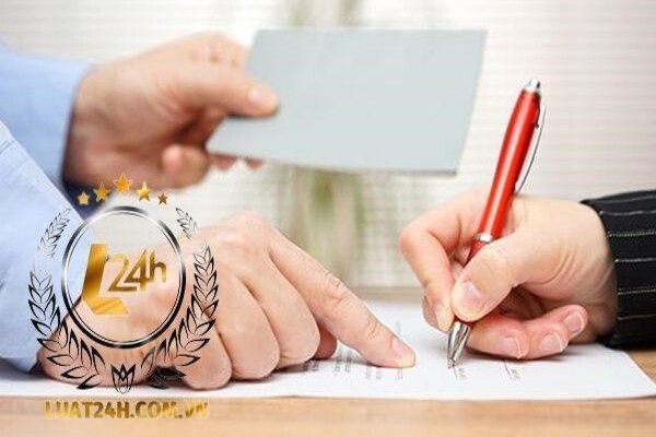 Cơ quan chức năng đang lập biên bản hiện trường vụ tai nạn giao thông