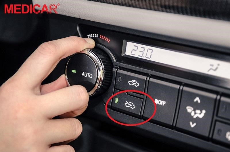 Hướng dẫn cách làm xe ô tô hết hơi nước trên kính