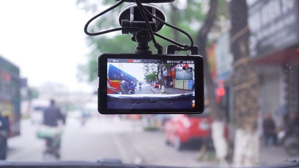 Camera hành trình lắp đặt trên xe ô tô