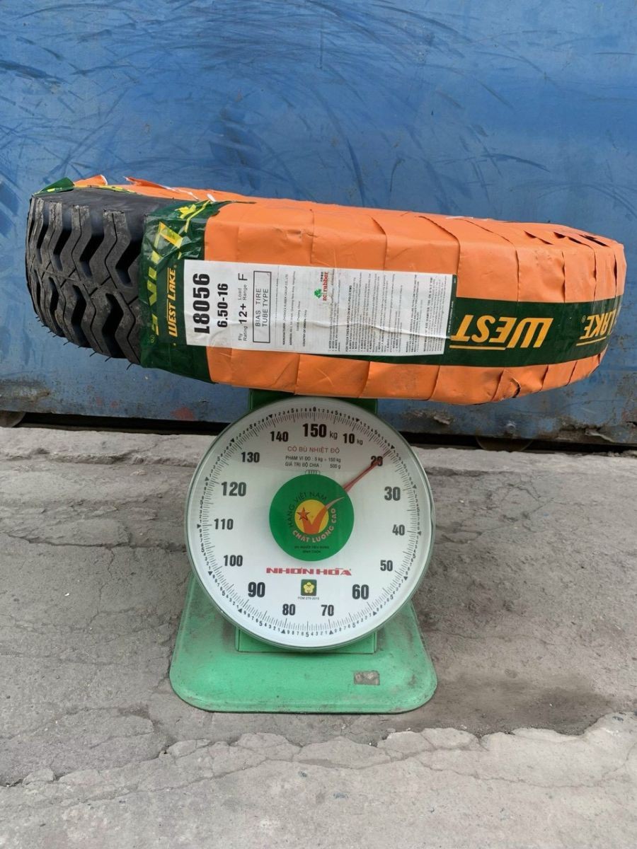 Cận cảnh chi tiết lốp xe ô tô