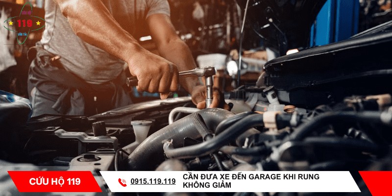 Hình ảnh xe ô tô cần kiểm tra tại garage khi bị rung lắc