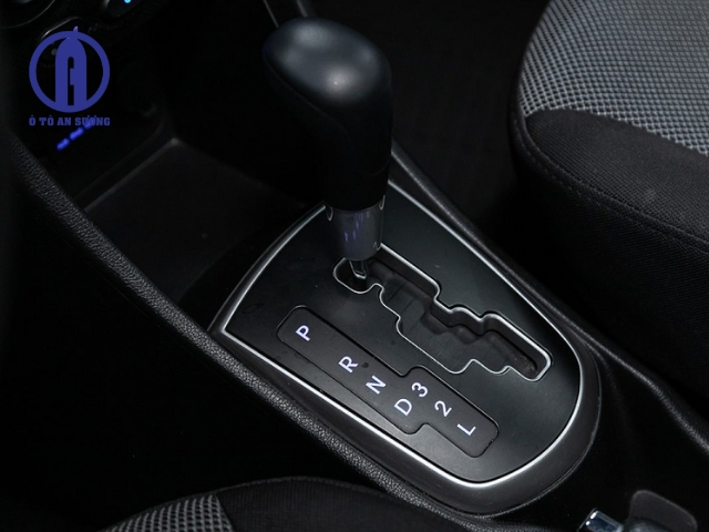Các ký hiệu và cách điều chỉnh cần số xe tự động